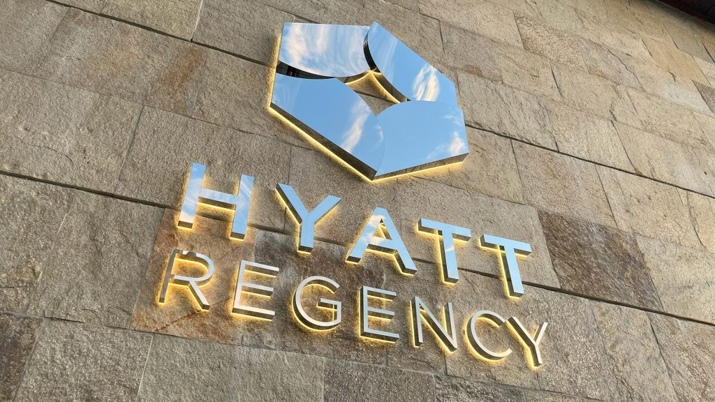 Execution and integration of external and internal visual communication for the magnificent Hyatt Regency Pravets Resort. The project includes work on exterior and interior branding, a comprehensive navigation system in common areas, as well as informational signage in some areas of the complex. IDO Design precisely designed every detail of the execution in response to the high standards maintained by Hyatt Hotels & Resorts.